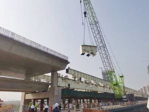赣州这座新“双层桥”，主桥桁架完成吊装！