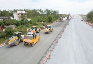 信雄高速公路项目建设进入通车冲刺阶段