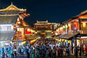 江南宋城历史文化旅游区正在努力创建国家5A级旅游景区！