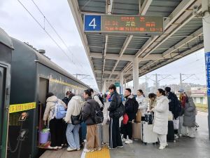 日发送旅客3.3万人次 赣州站再迎客流高峰