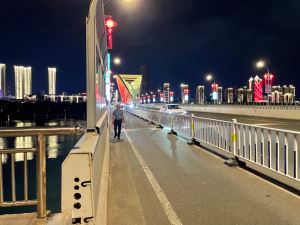 赣州章江大桥原规划拆除人行梯道！新建一座慢行桥！