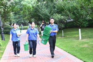 赣州市开展垃圾分类入户宣传活动
