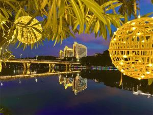 上犹：湖畔灯影扮靓城市夜景