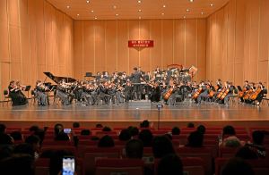 赣州市70余名青少年奏响新春乐章